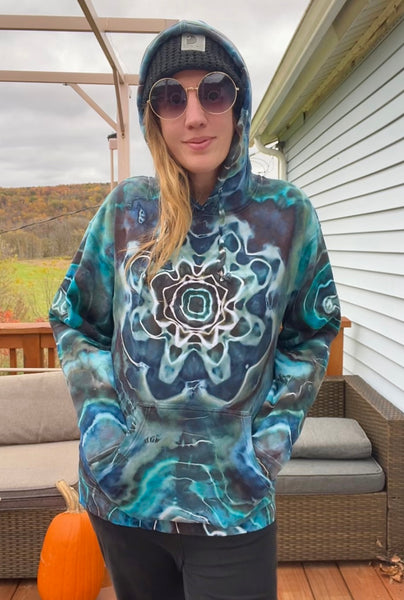 M/L Tie Dye Pullover Hoodie